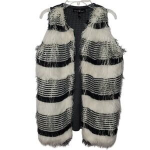Derek Heart Black/White Crochet Faux Fur Vest Sz S Cozy‎ Soft Glam Neutral Chic